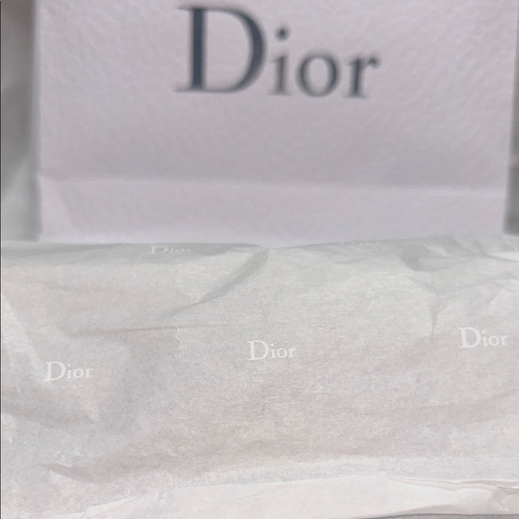 Dior White Textured Gift Bag with Rope Handles and Dior Tissue Paper. New. - Picture 3 of 4